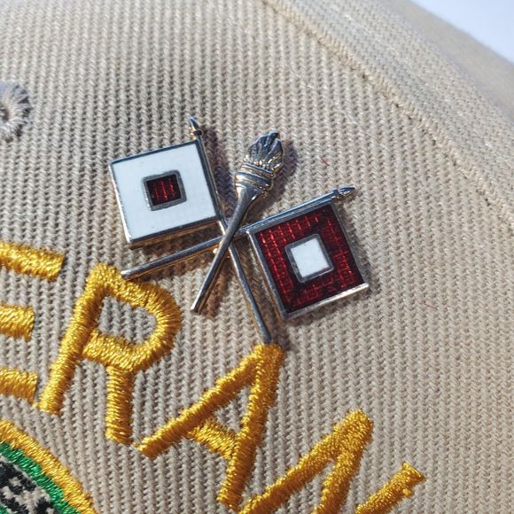 United States Army Veteran Tan Beige Baseball Trucker Cap Hat With 2 Pins Hook N - Picture 2 of 9